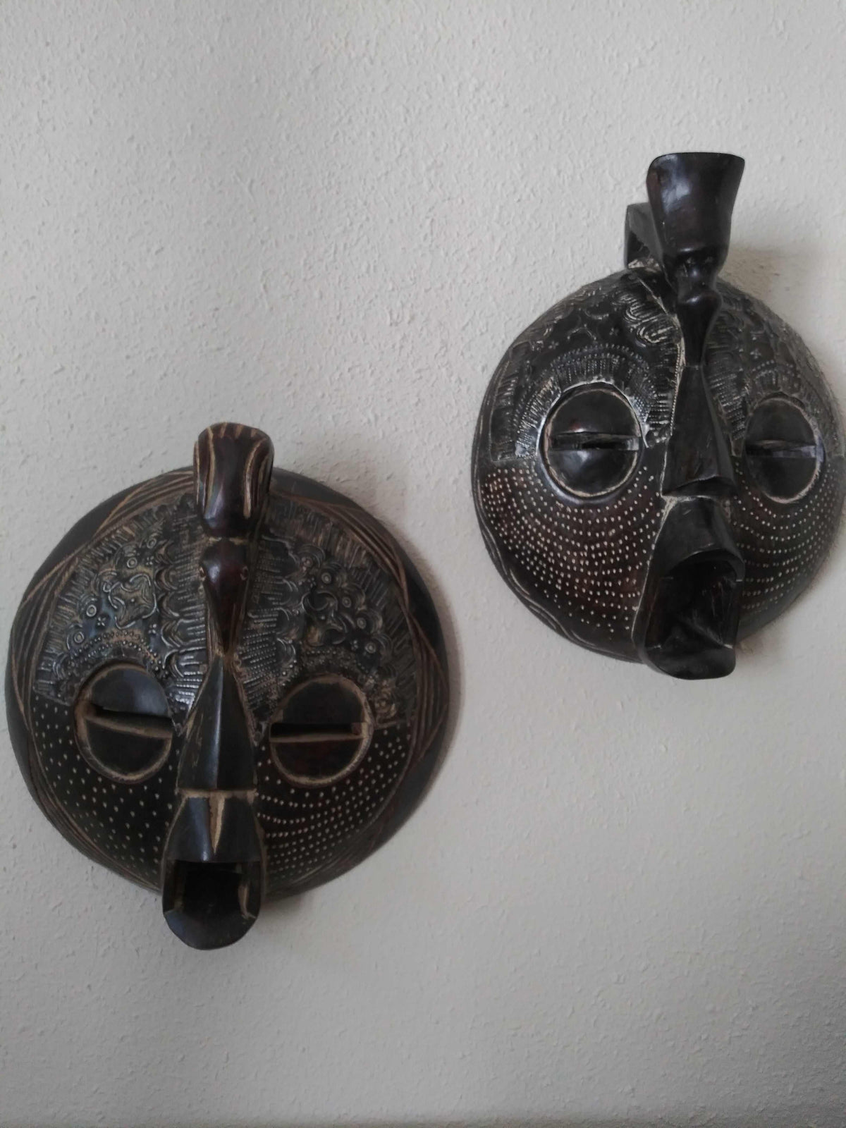 Round wall mask.