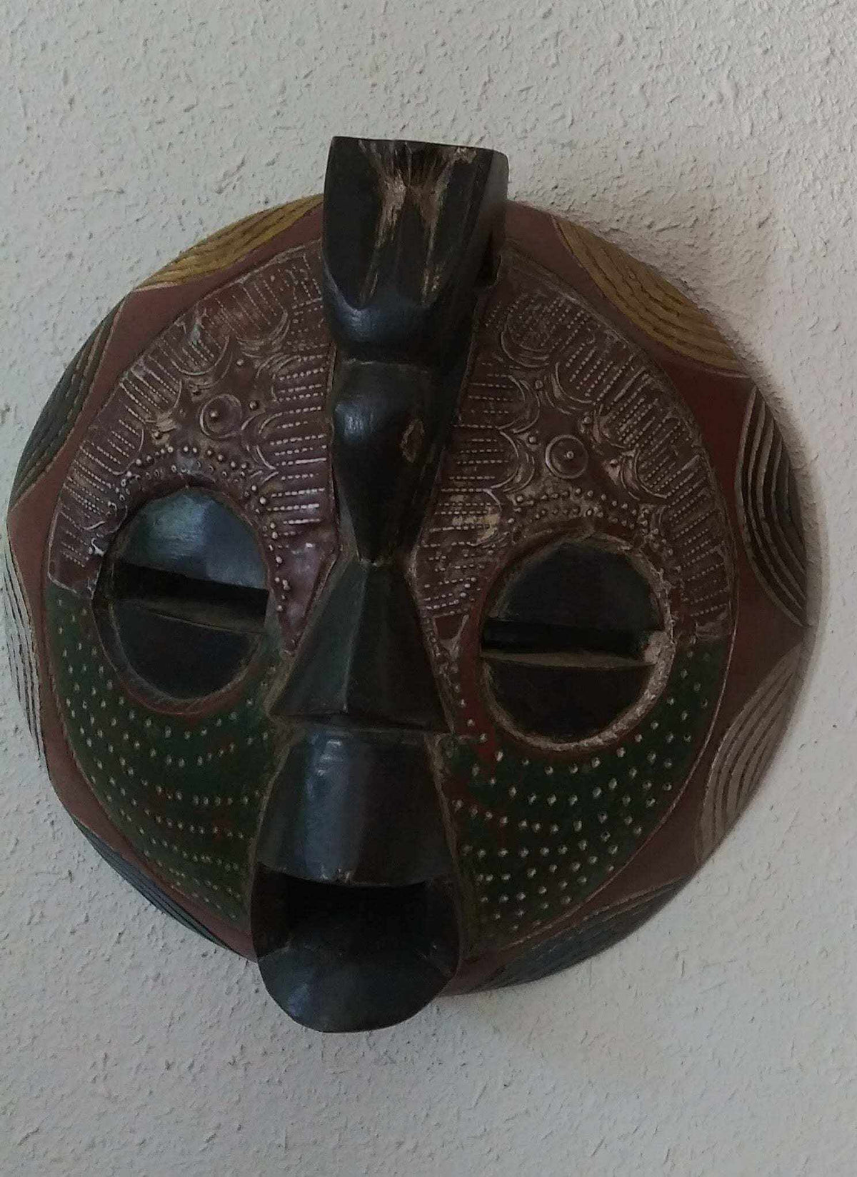 Handcrafted Round Lovers Mask with African artistry, symbolizing unity and love.