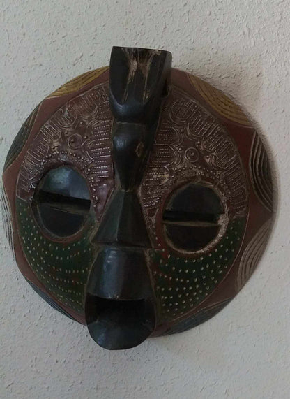 Handcrafted Round Lovers Mask with African artistry, symbolizing unity and love.