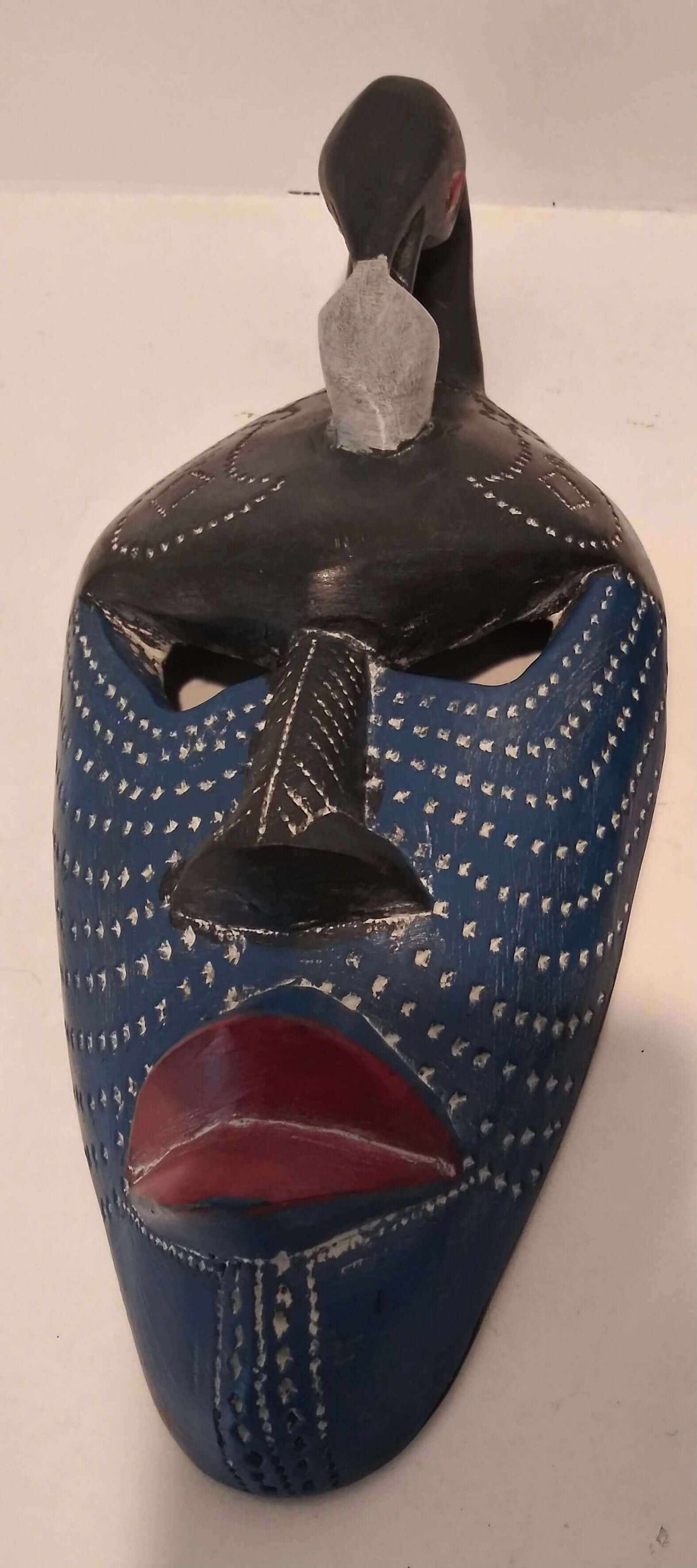 Stylish breathable leaf shape mask with ergonomic fit and natural leaf-inspired design
